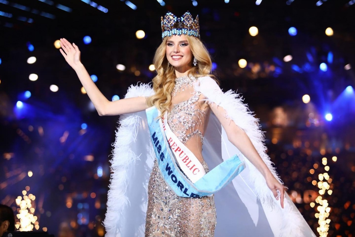 Chung kết Miss World (Hoa hậu Thế giới) lần thứ 71 diễn ra tại Mumbai, Ấn Độ. Vượt qua 112 đại diện nhan sắc thế giới, Krystyna Pyszková, người đẹp 24 tuổi của Cộng hòa Séc, với nhan sắc được ví như búp bê đã chính thức đăng quang Hoa hậu Thế giới 2024.