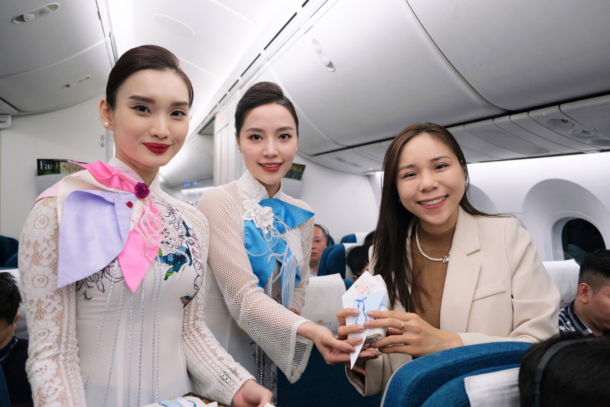 Với những chuyến bay đặc biệt chào mừng ngày Quốc tế Phụ nữ, Vietnam Airlines mong muốn truyền tải thông điệp về phong thái tự tin, sự bản lĩnh và vẻ đẹp của nữ giới trong công việc và cuộc sống.