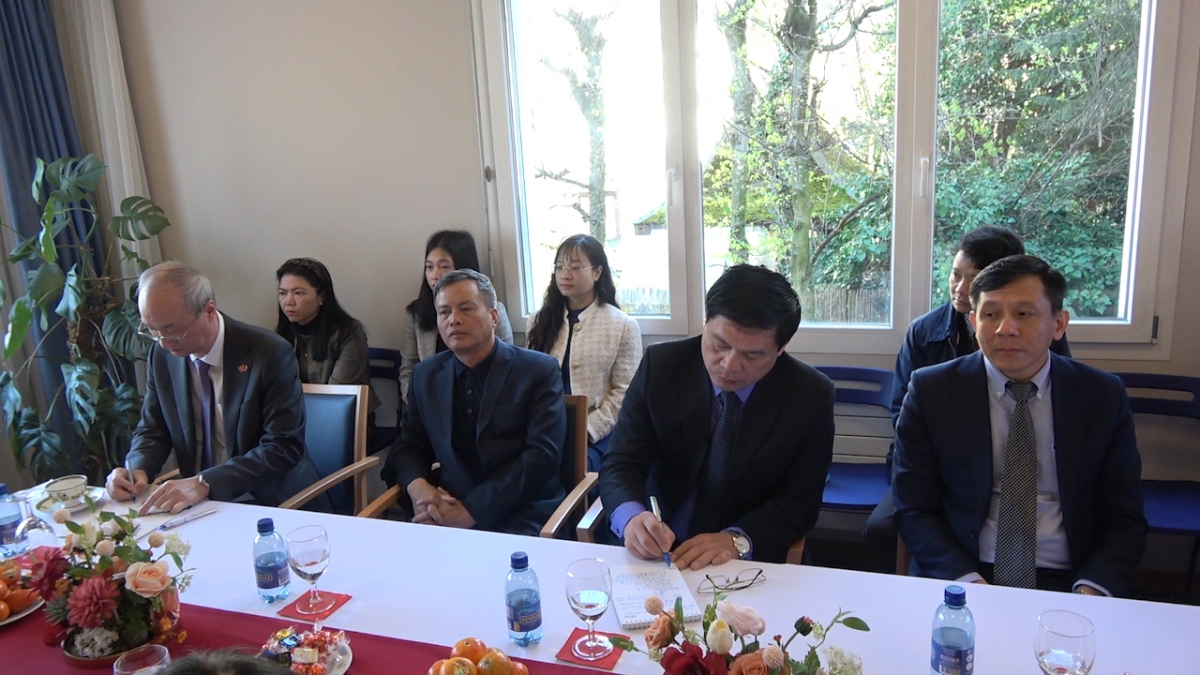 Quang cảnh buổi làm việc. (Ảnh: Khắc Phục - Truyền hình Quốc hội Việt Nam)