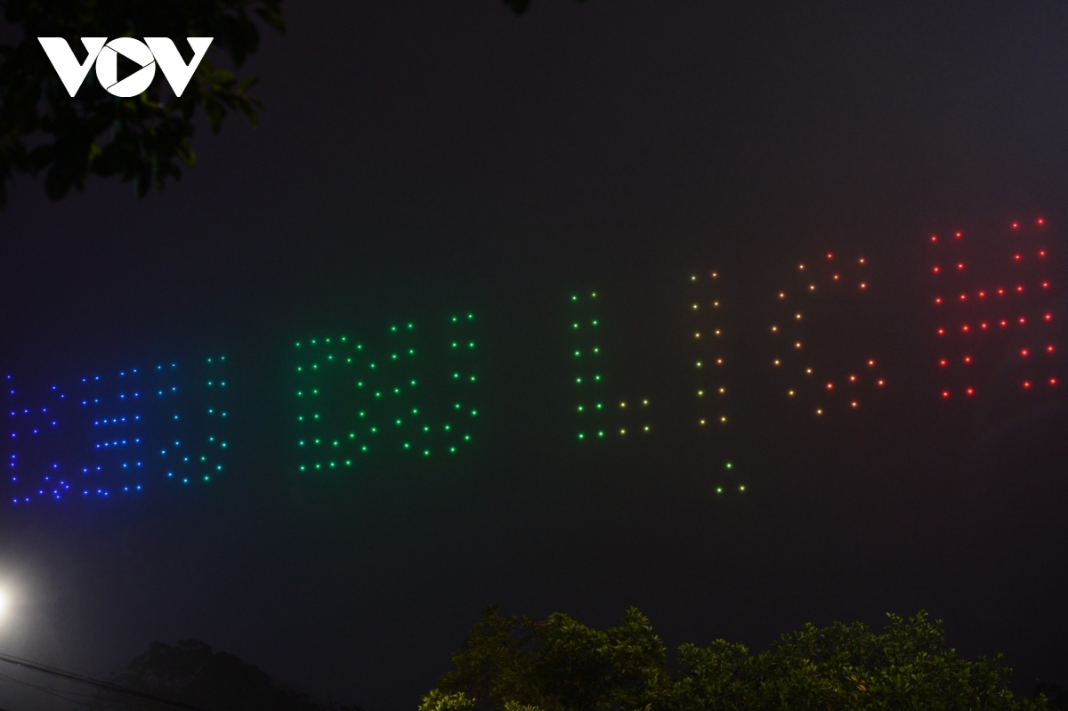 This is the second drone light show in Hanoi following the first on New Year’s Eve 2024 with the participation of 2024 drones.