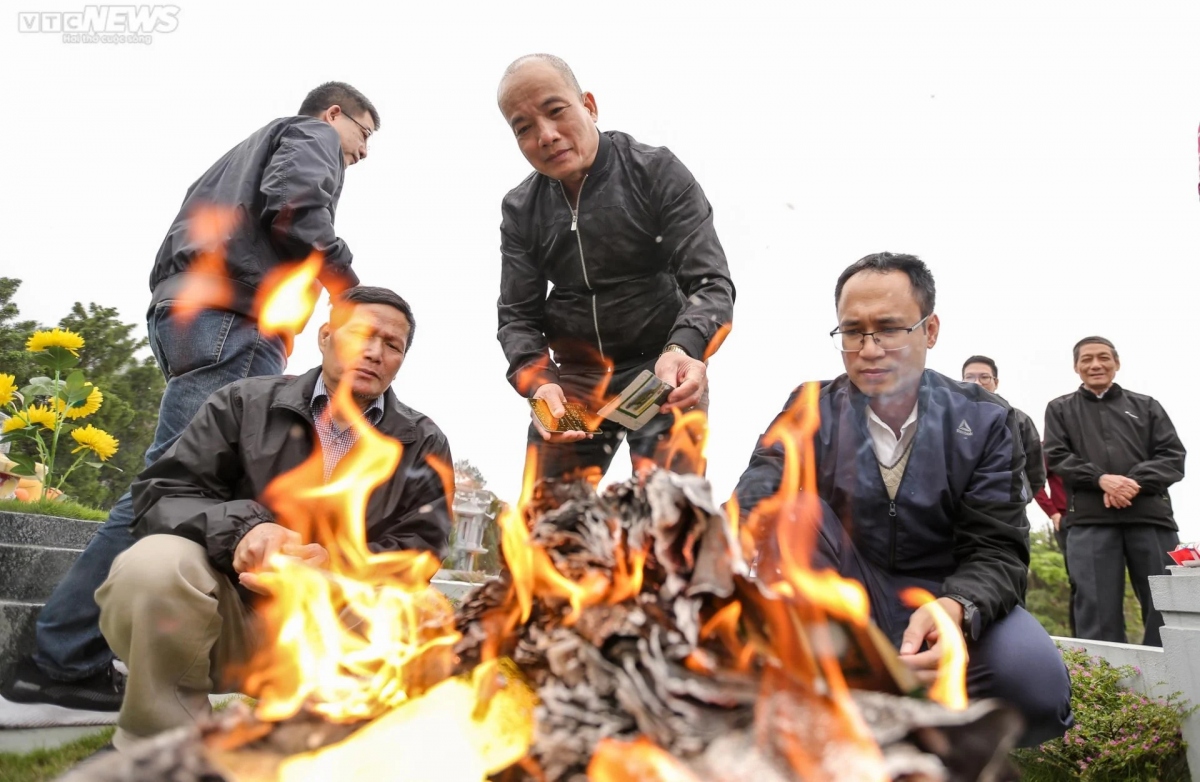 After the ritual, they burn votive papers hoping the dead would enjoy a good life in their world and bless the living.