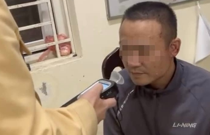 Lê Tiến Dũng tại cơ quan công an