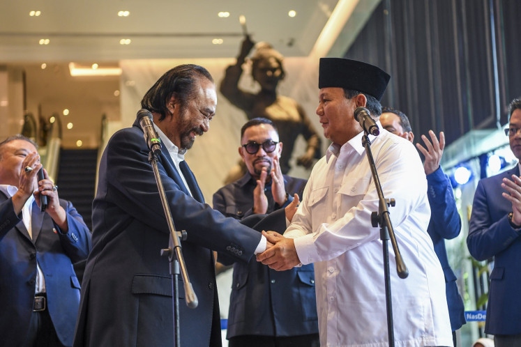 Tổng thống đắc cử Prabowo Subianto gặp Chủ tịch Đảng NasDem Surya Paloh ở Jakarta.