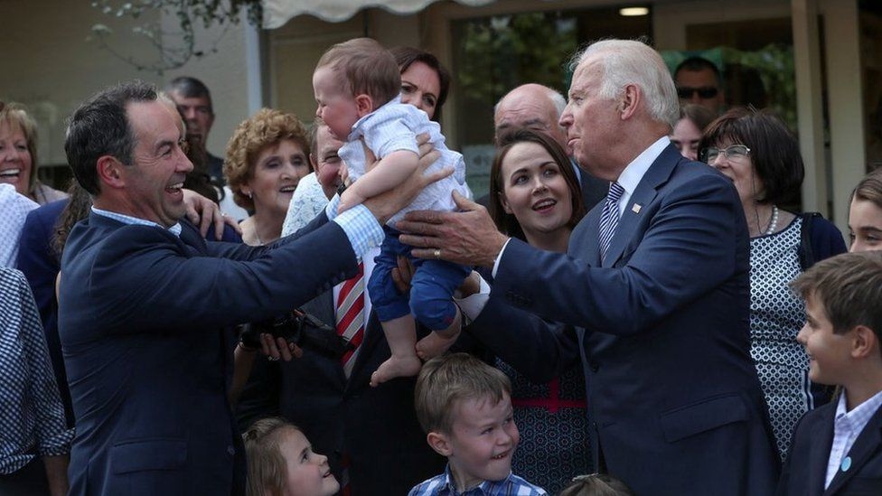 Tổng thống Joe Biden tích cực gặp gỡ cử tri. Ảnh: Getty