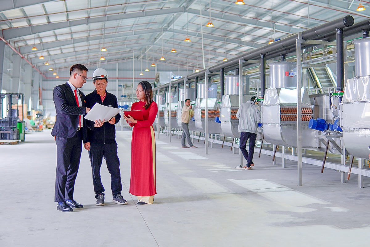 Vincom hưởng ứng chương trình Giờ Trái Đất "Tắt đèn, dành trọn 1 giờ cho Trái Đất"