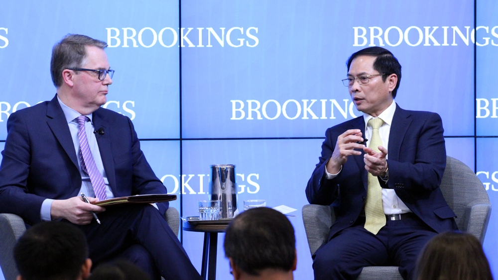 Tại Viện Brookings, Bộ trưởng Ngoại giao Bùi Thanh Sơn đã có bài phát biểu quan trọng và trả lời nhiều câu hỏi của cử toạ