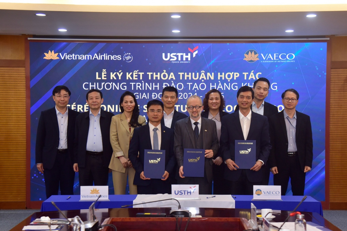 Ký thỏa thuận 3 bên