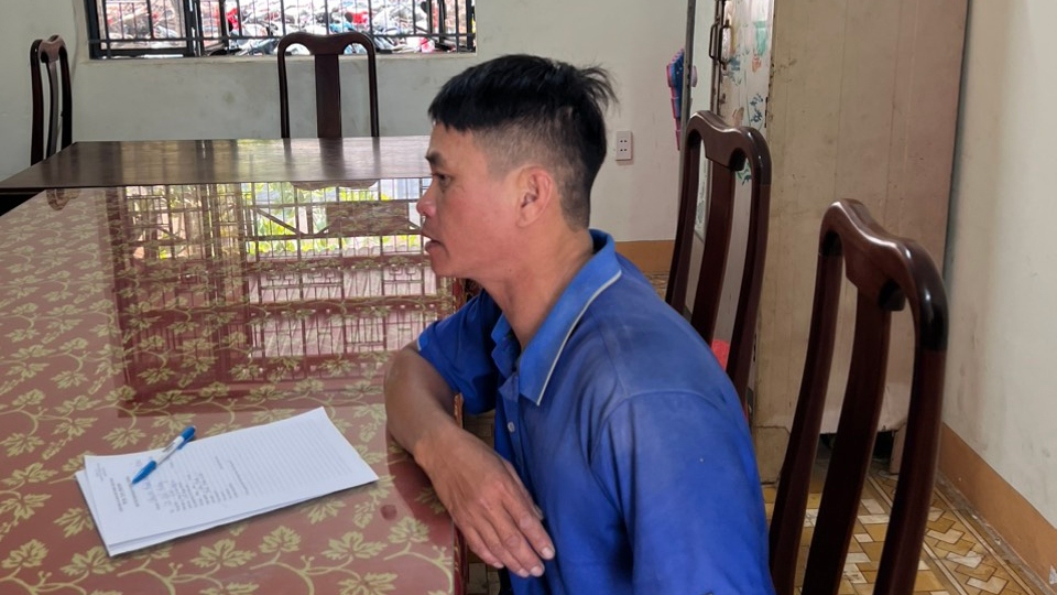 Thắng đang tường trình về việc đánh bé A (ảnh: ĐC)