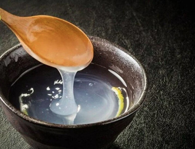 Đun nóng là cách phân biệt bột sắn dây thật và giả có độ chính xác cao. (Ảnh: Lemon8)