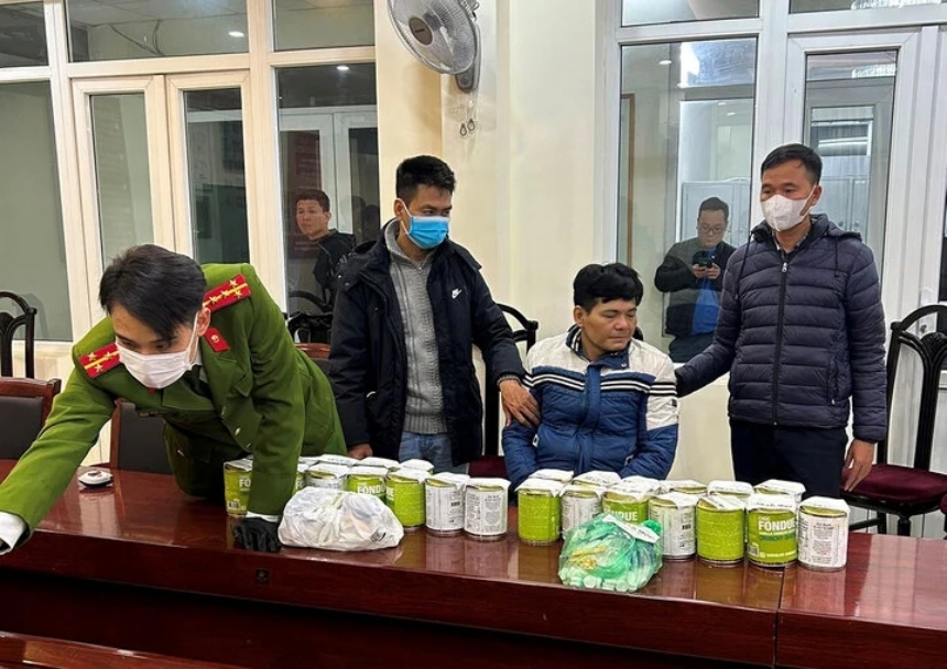 Lực lượng chức năng kiểm đếm tang vật thu giữ. (Ảnh: Công an TP Hải Phòng).