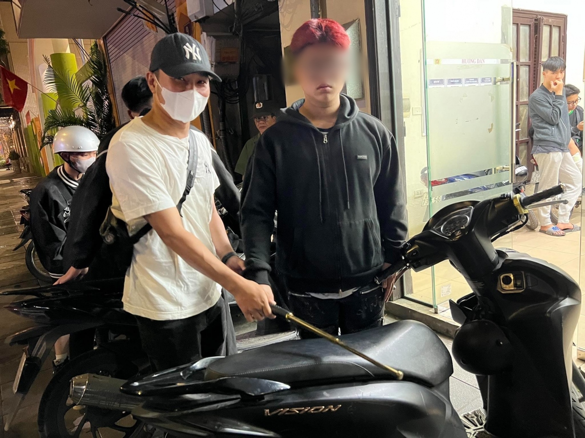 Đối tượng mang hung khí bị phát hiện
