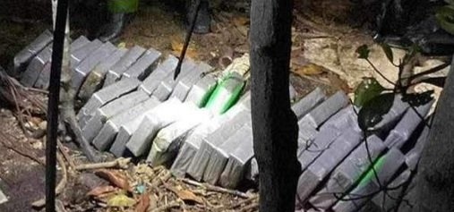 Các gói nghi chứa ma túy trôi dạt vào bờ biển Gò Công, tỉnh Tiền Giang