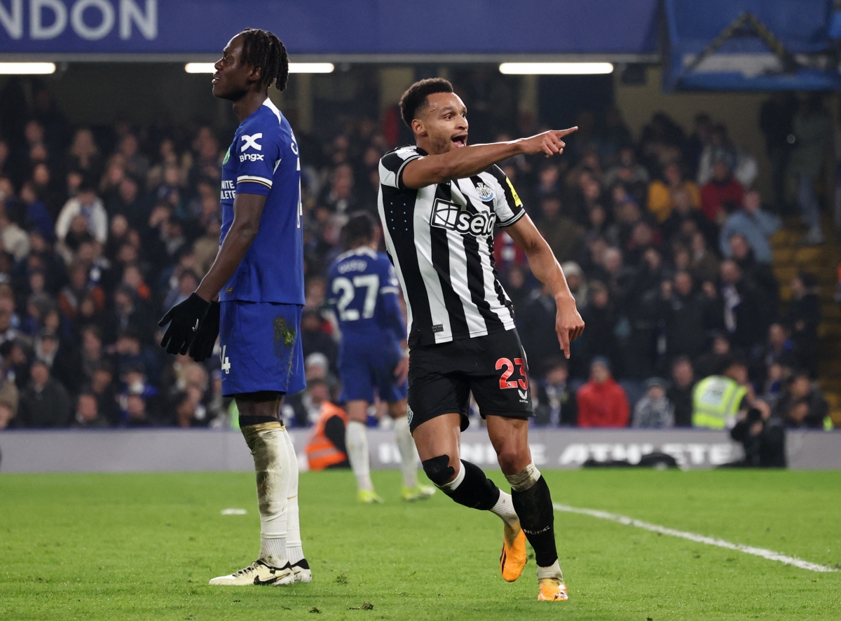 Murphy thắp lên hy vọng cho Newcastle ở những phút cuối. (Ảnh: Reuters)