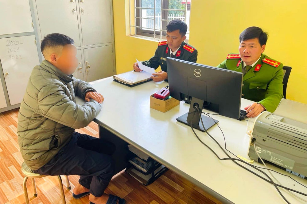 Chủ tài khoản facebook gây tin đồn cửa hàng bán vàng giả bị cơ quan công an triệu tập