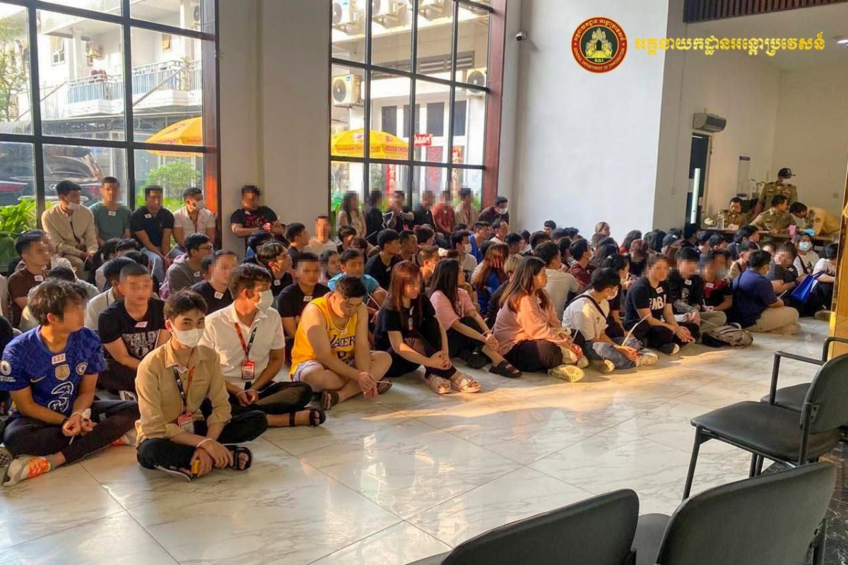 Các đối tượng bị bắt (Ảnh: Tổng cục Di trú Campuchia)