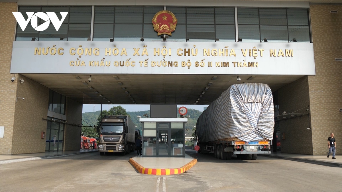 Xuất khẩu hoa quả qua cửa khẩu Lào Cai đã vươn lên trở thành nhóm hàng có kim ngạch cao