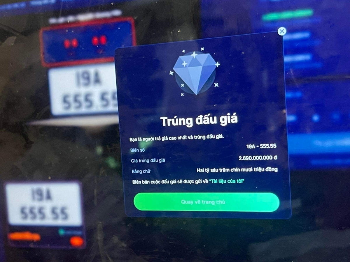 Trong 5 tháng triển khai thực hiện đã tổ chức đấu giá trực tuyến thành công 15.185 biển số xe ô tô, với tổng số tiền đấu giá thành hơn 2 nghìn tỷ đồng và đã có 14.062 biển số xe ô tô trúng đấu giá được khách hàng nộp với số tiền gần 1.400 tỷ đồng.