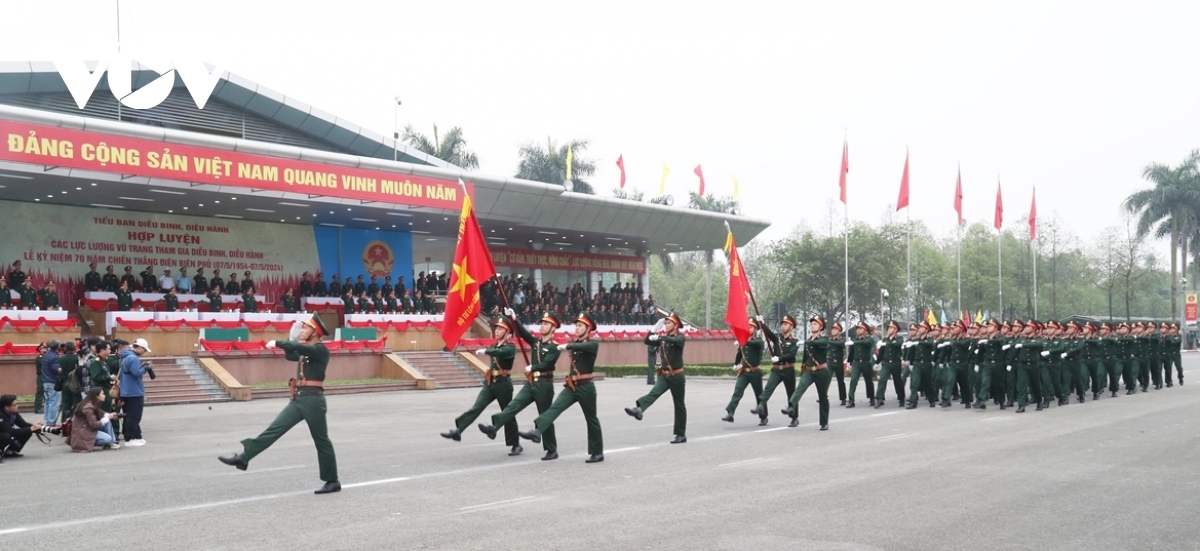 Present at the event are also the Vietnamese coast guard.