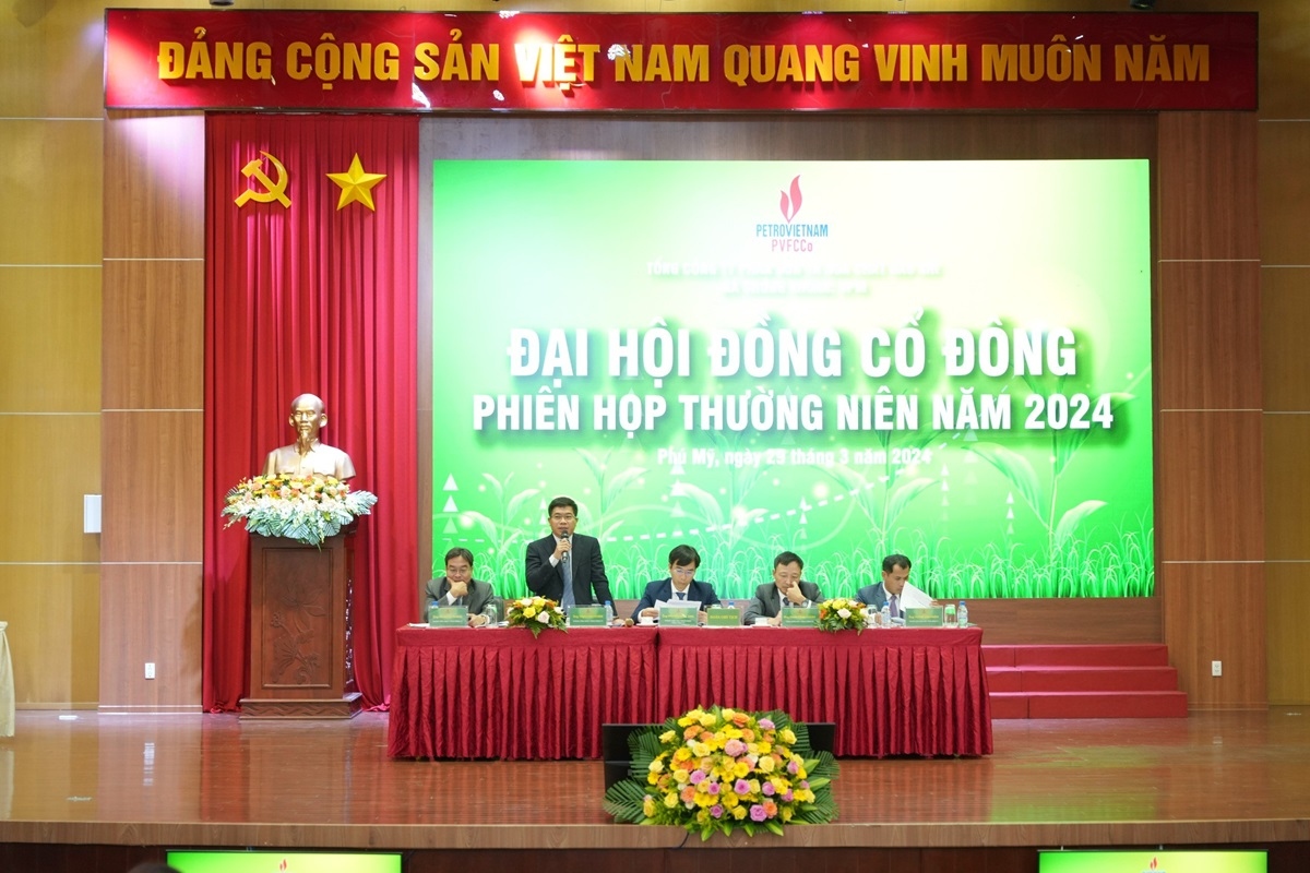 Đoàn chủ tịch điều hành tại phiên họp