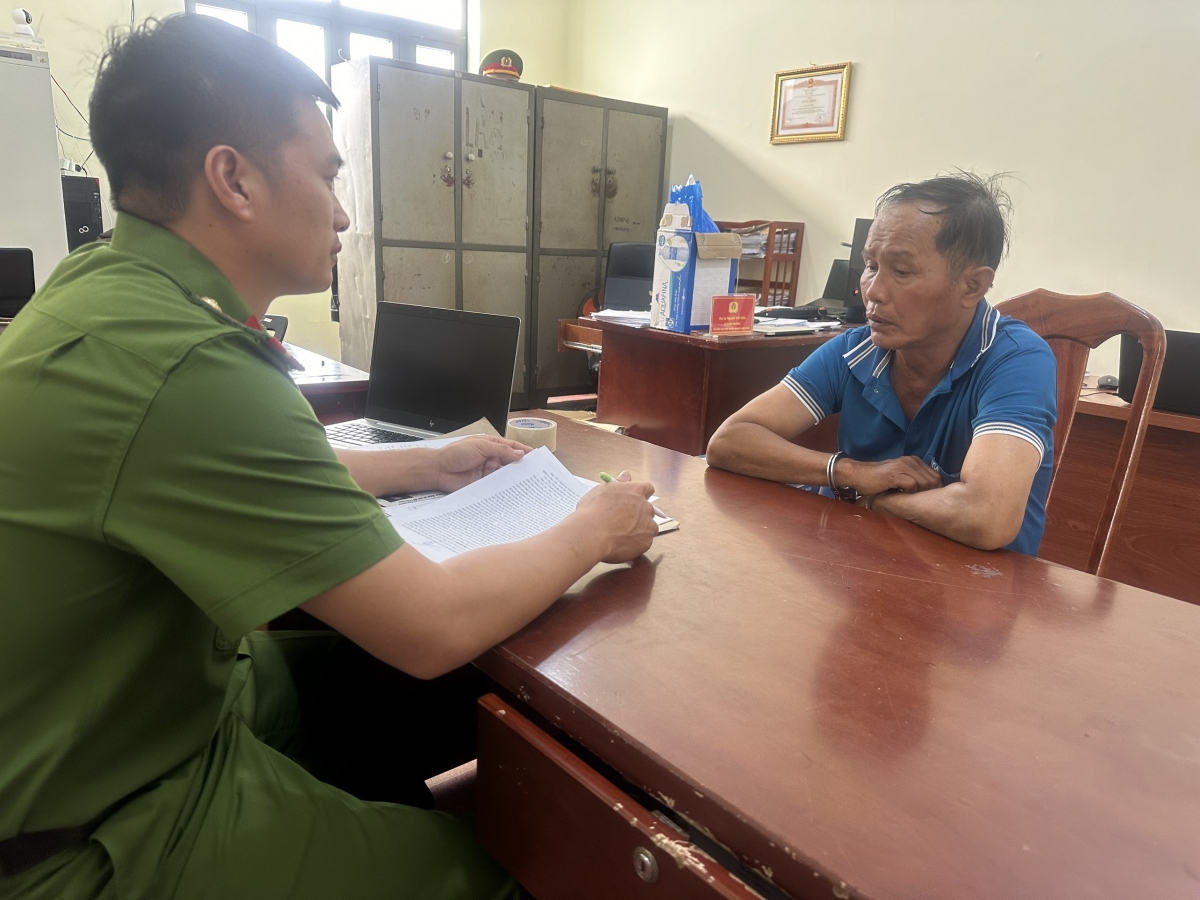 Đối tượng Nguyễn Văn Thình tại cơ quan công an