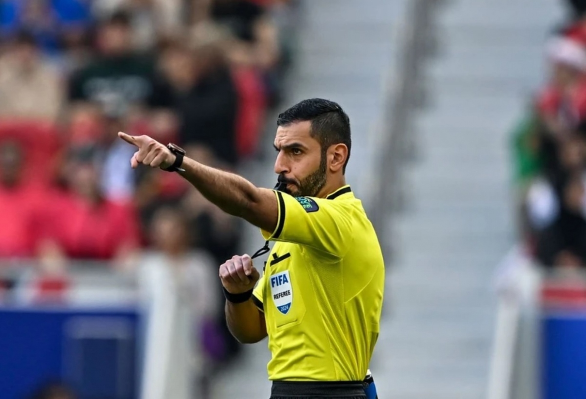 Referee Falahi Salman Ahmad of Qatar is assigned to officiate the match between Indonesia and Vietnam (Photo: Getty)
