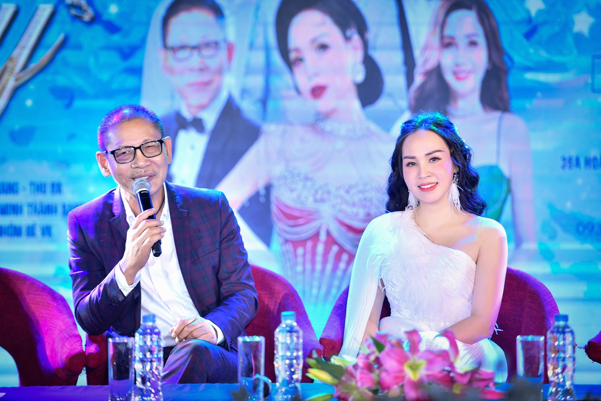 NSND Đức Long là khách mời trong đêm nhạc của Khánh Ly.