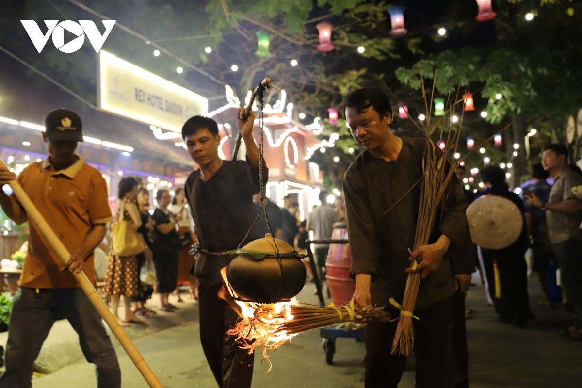 The culinary event, organised by Saigontourist Group to honour Vietnamese cuisine, features a range of delicacies at 40 booths aimed at satisfying both local residents and visitors.