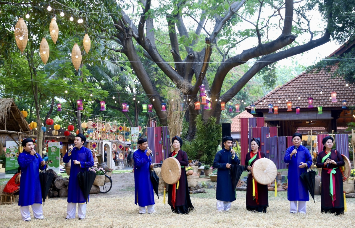 The festival’s organisers also hold many special activities such as art performances, cultural exchanges, and folk games to re-enact daily routine of traditional craft villages.
