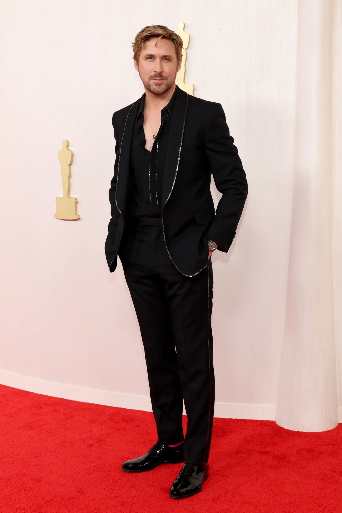 Ryan Gosling lịch lãm với bộ suit của Gucci