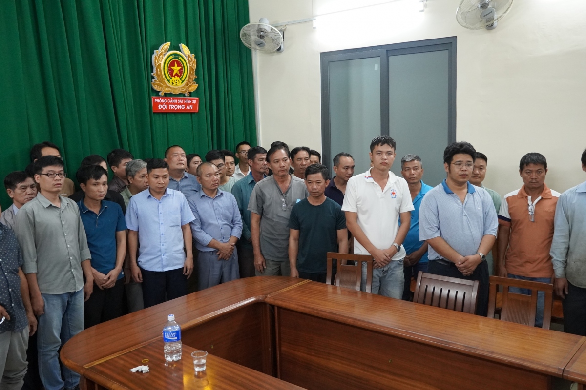 Mở rộng điều tra vụ án, hồi đầu tháng 3/2024 Công an TP.HCM khởi tố và bắt tạm giam thêm 63 bị can tại 10 trung tâm đăng kiểm. (Ảnh: Công an TP.HCM)