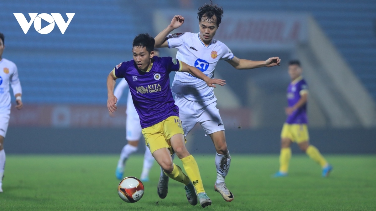 Nam Định và Hà Nội FC đã tạo ra màn rượt đuổi tỷ số nghẹt thở ở lượt đi. (Ảnh: WS)