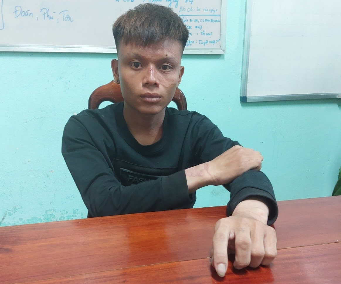 Bắt khẩn cấp, tạm giữ hình sự nghi phạm Thạch Ngọc Bảo (19 tuổi, ngụ Sóc Trăng. (Ảnh: CA cung cấp)