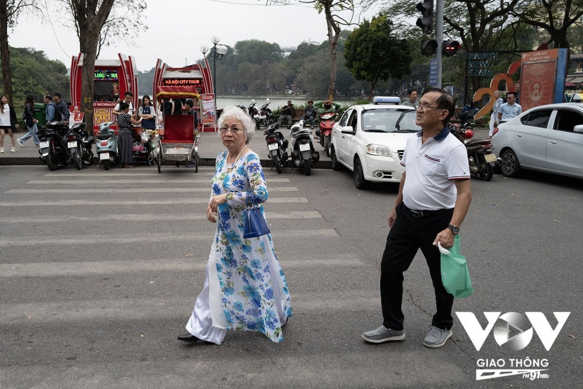 Ở bất kỳ độ tuổi nào, người phụ nữ cũng đáng được hưởng cuộc sống tốt đẹp và sự chăm sóc chu đáo