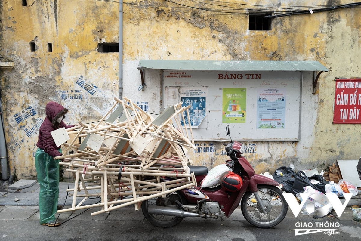 Nhiều phụ nữ ngày nay vẫn phải lao động nặng nhọc, nhưng quan trọng họ được làm chủ chính mình, cuộc sống không phải lệ thuộc vào người khác
