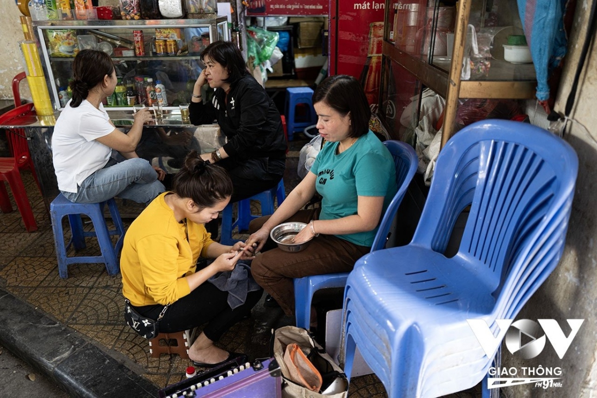 Công việc gì cũng cần phải chăm sóc sắc đẹp của mình