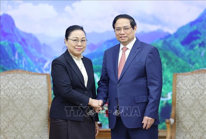 Thủ tướng tiếp Đại sứ Lào Khamphao Ernthavanh. Ảnh: TTXVN