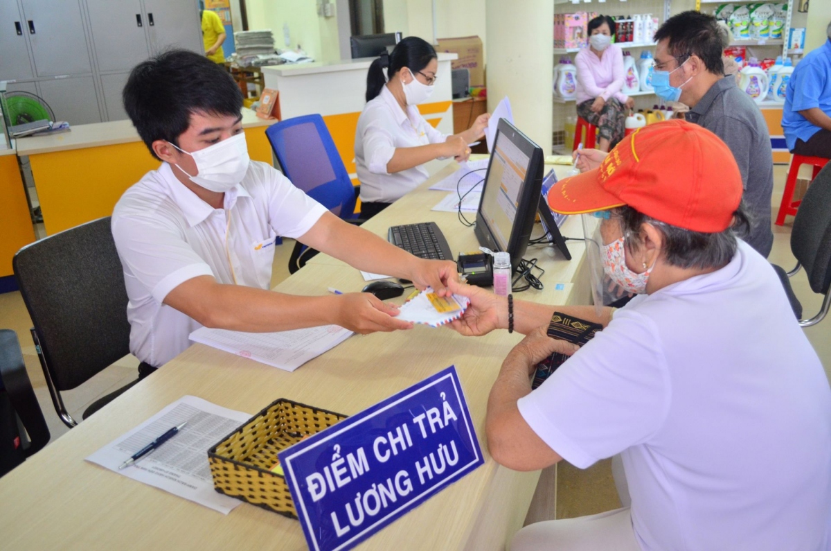 Theo đề xuất của Bộ Lao động - Thương binh và Xã hội, tăng lương hưu, trợ cấp bảo hiểm xã hội 15%; tăng chi trợ cấp ưu đãi người có công cách mạnh 29,2%. (Ảnh minh họa: KT)