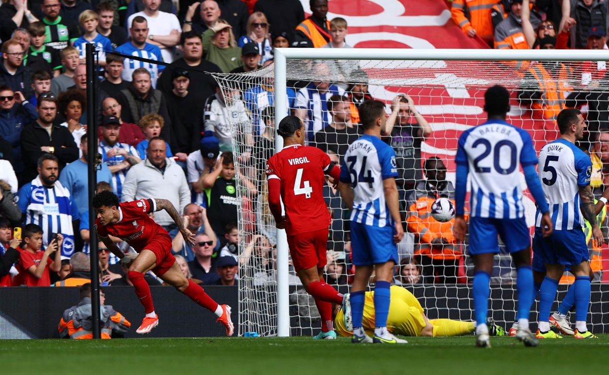 Diaz gỡ hoà 1-1 cho Liverpool ở phút 27. (Ảnh: Reuters)