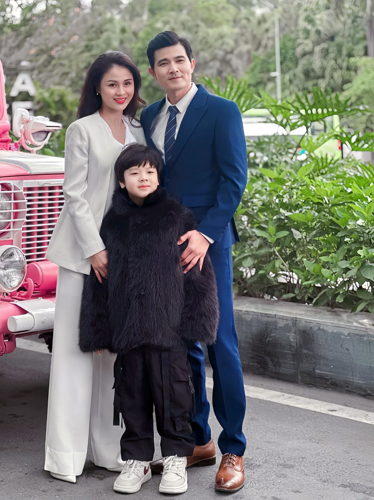 Khán giả tò mò về nguyên nhân An Nhiên và Nghĩa quyết định làm như vậy nhưng cũng bàng hoàng về lựa chọn 'một chồng hai vợ' của họ.