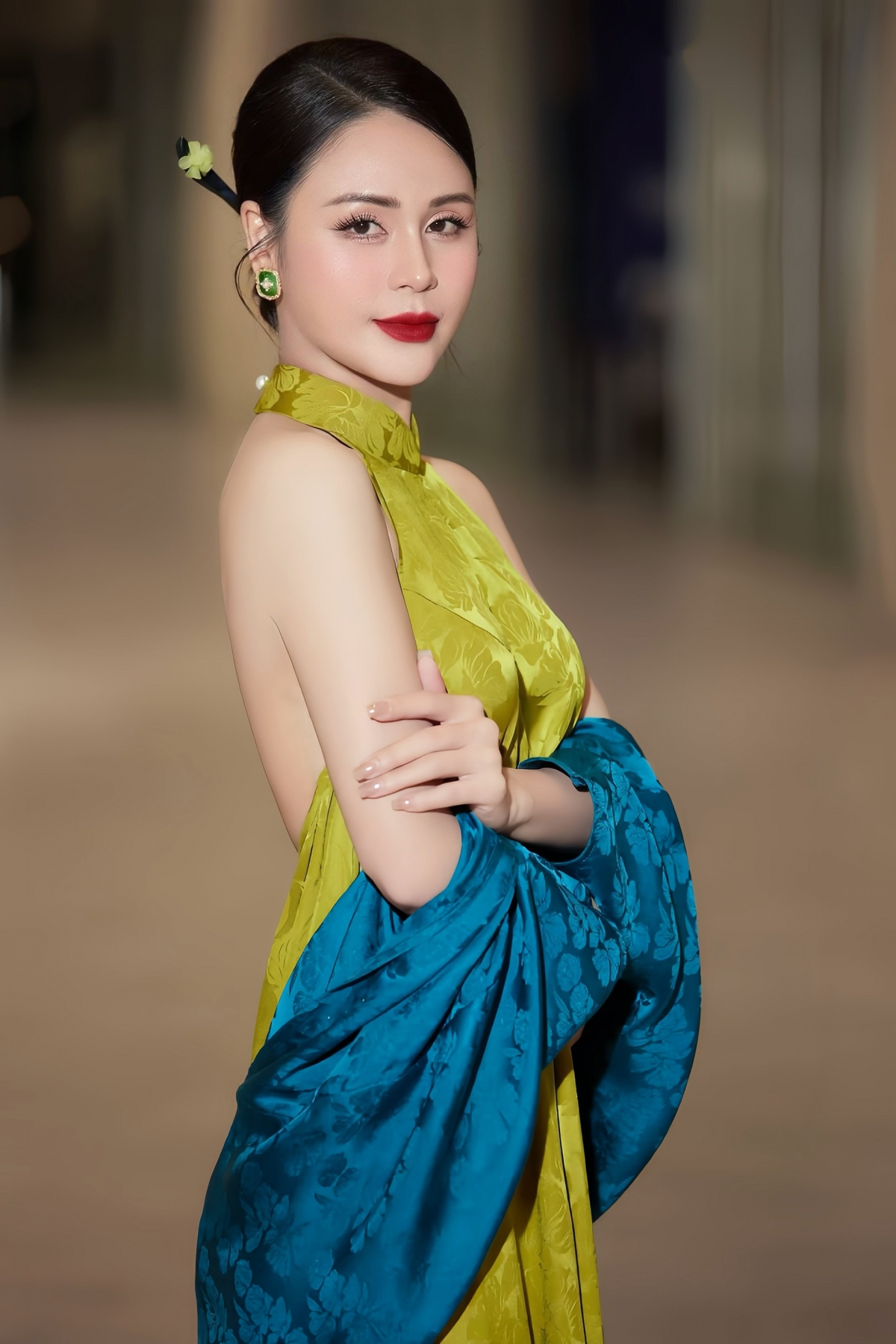 Sở hữu vóc dáng thanh mảnh, gợi cảm nên Lương Thu Trang luôn biết cách chọn trang phục khoe khéo đường cong.