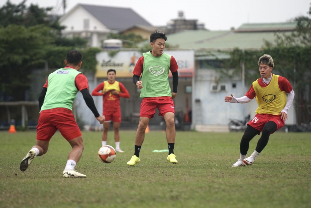 Lương Xuân Trường trên sân tập Hà Tĩnh. (Ảnh: CLB)