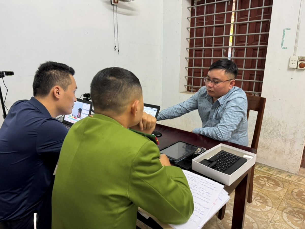 Mai Xuân Hữu tại cơ quan Công an