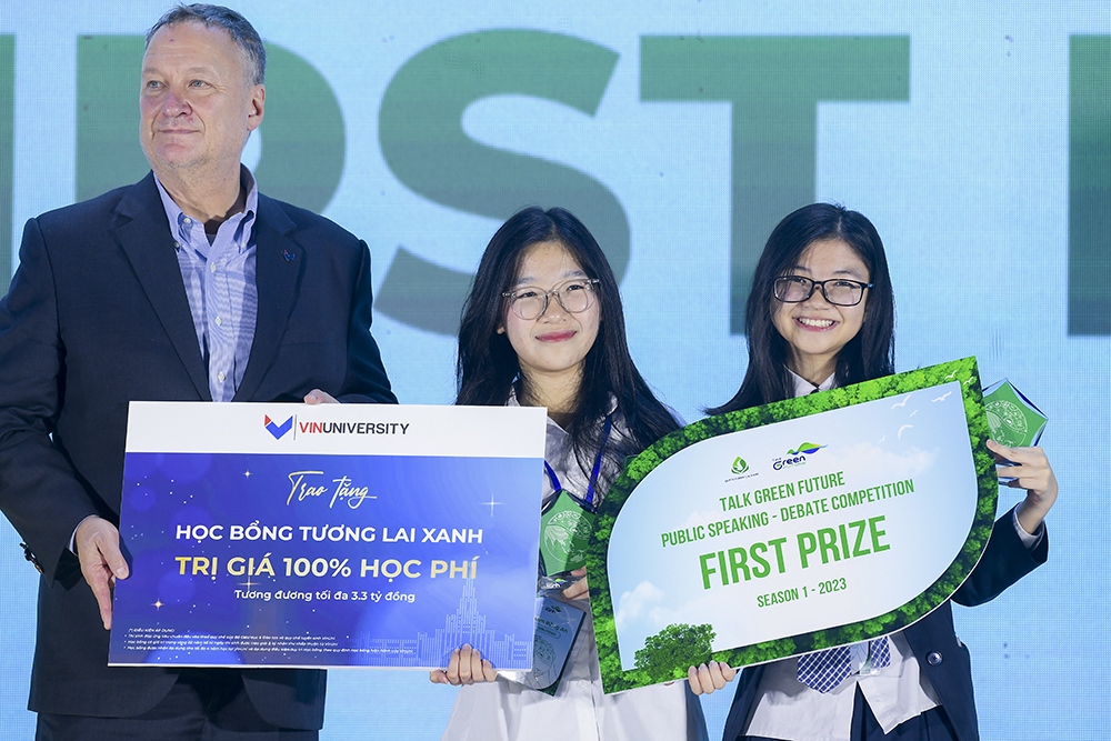 Các thí sinh đội Lifesphere cho biết được thưởng suất học bổng toàn phần để theo học tại Trường Đại học VinUni chính là giấc mơ thành hiện thực