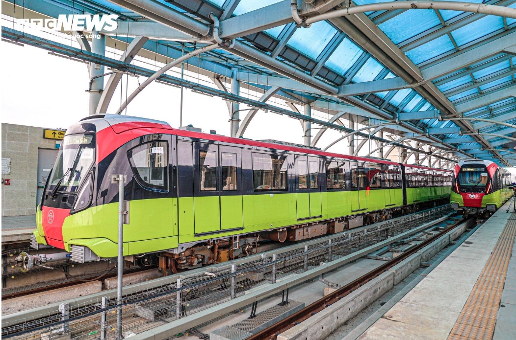 Trong tuần tới, lái tàu và nhân viên OCC sẽ cùng thực hành xử lý các tình huống khẩn cấp, ứng phó hỏa hoạn và sơ tán hành khách trên tàu. Theo kế hoạch, tàu metro Nhổn - ga Hà Nội sẽ kết thúc vận hành chạy thử hết tháng 4 và đưa vào vận hành thương mại từ đầu tháng 7/2024.