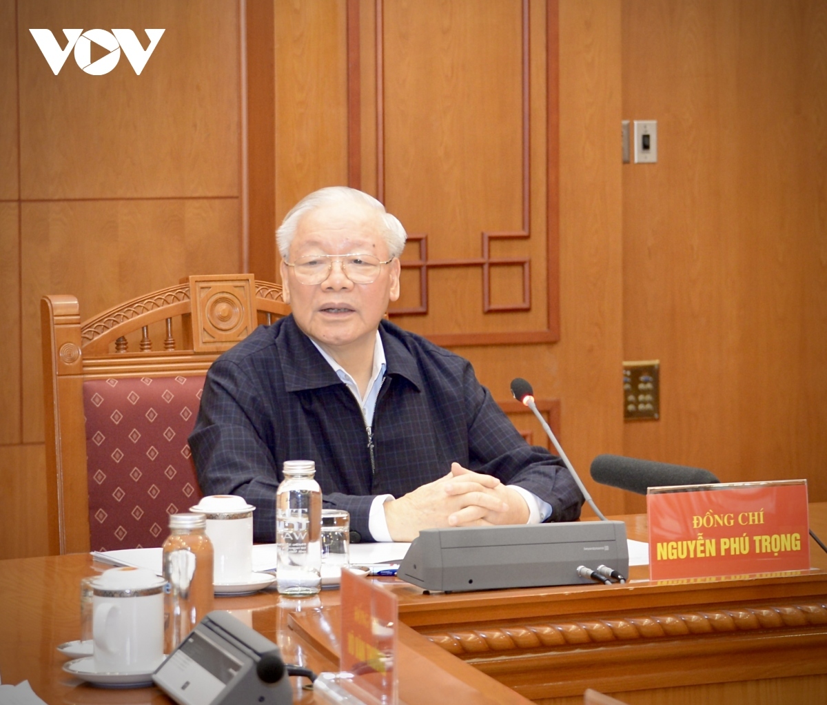 The Party chief chairs the working session.