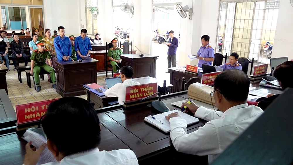 Quang cảnh phiên xét xử