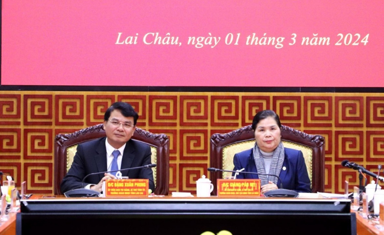 Bí thư Tỉnh ủy Lào Cai Đặng Xuân Phong và Bí thư Tỉnh ủy Lai Châu Giàng Páo Mỷ chủ trì hội nghị