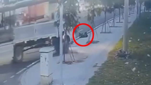 Hình ảnh vụ việc được camera an ninh ghi lại (Ảnh cắt từ clip)