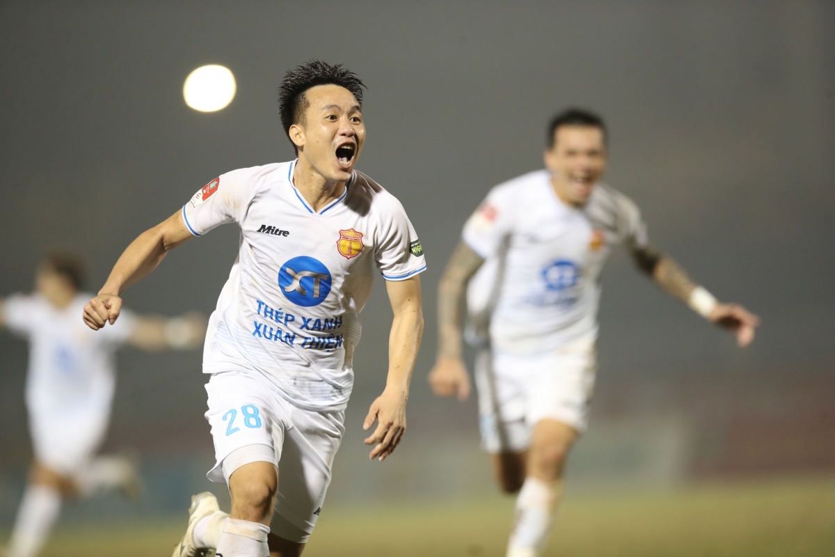 Tô Văn Vũ bị treo giò ở vòng 14 V-League 2023/2024 (Ảnh: VPF).