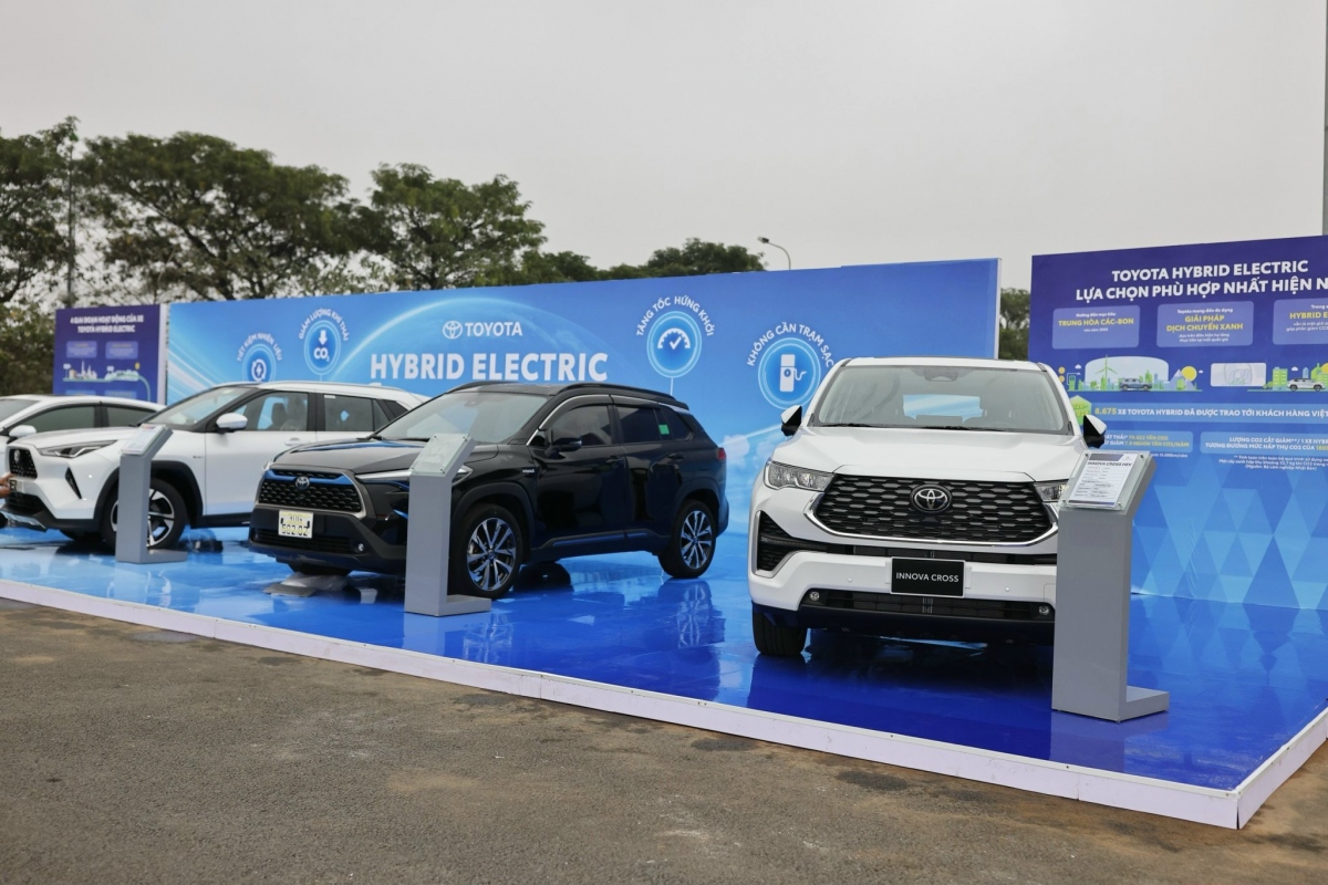 Khu vực trưng bày xe Hybrid.